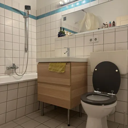 Simple Mitte Artist, Lgbtq And Work & Travel Friendly 베를린