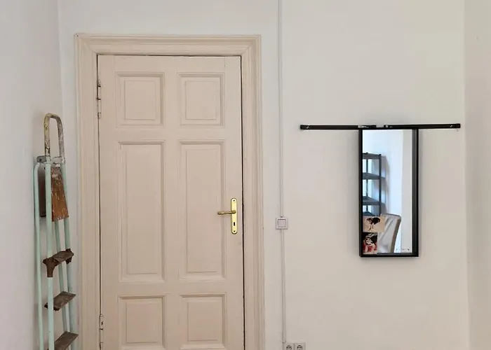 Simple Mitte Artist, Lgbtq And Work & Travel Friendly Apartman Berlin