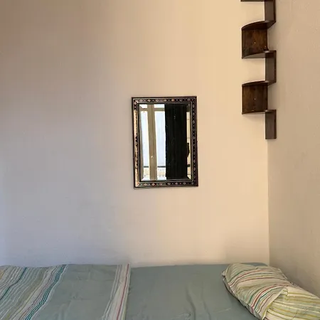 Simple Mitte Artist, Lgbtq And Work & Travel Friendly Apartman