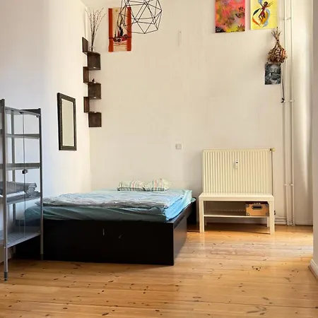 Simple Mitte Artist And Lgbtq Friendly Berlín